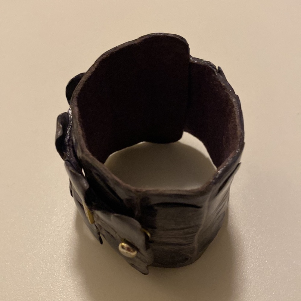 Ndau Grey Crocodile Leather Cuff - Picture 2 of 9